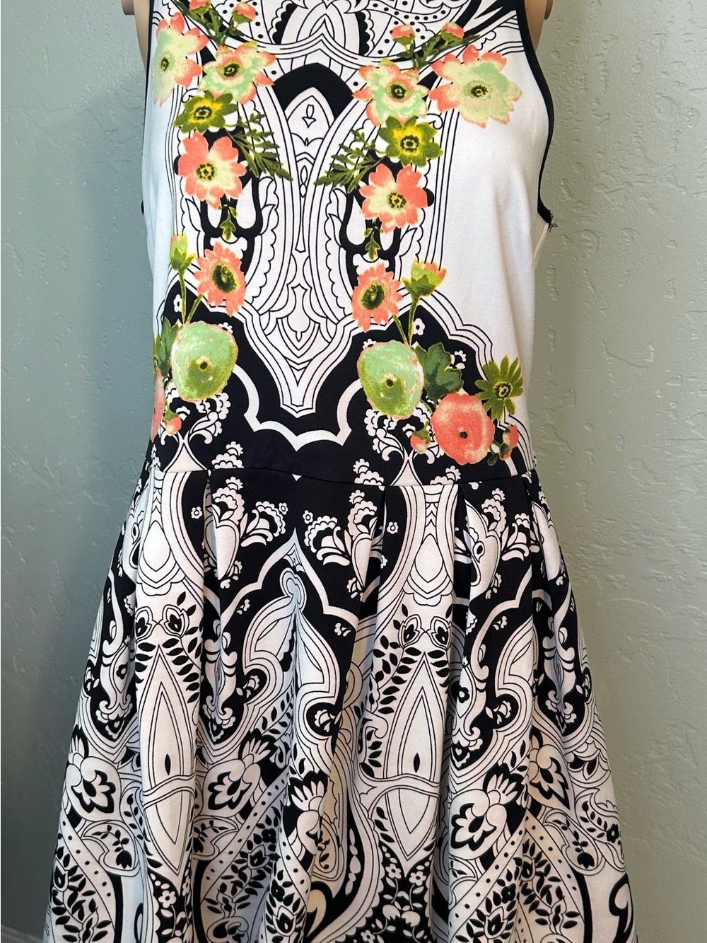 Juicy Couture Sleeveless  Floral Print Dress Fit and Flare. Size 10